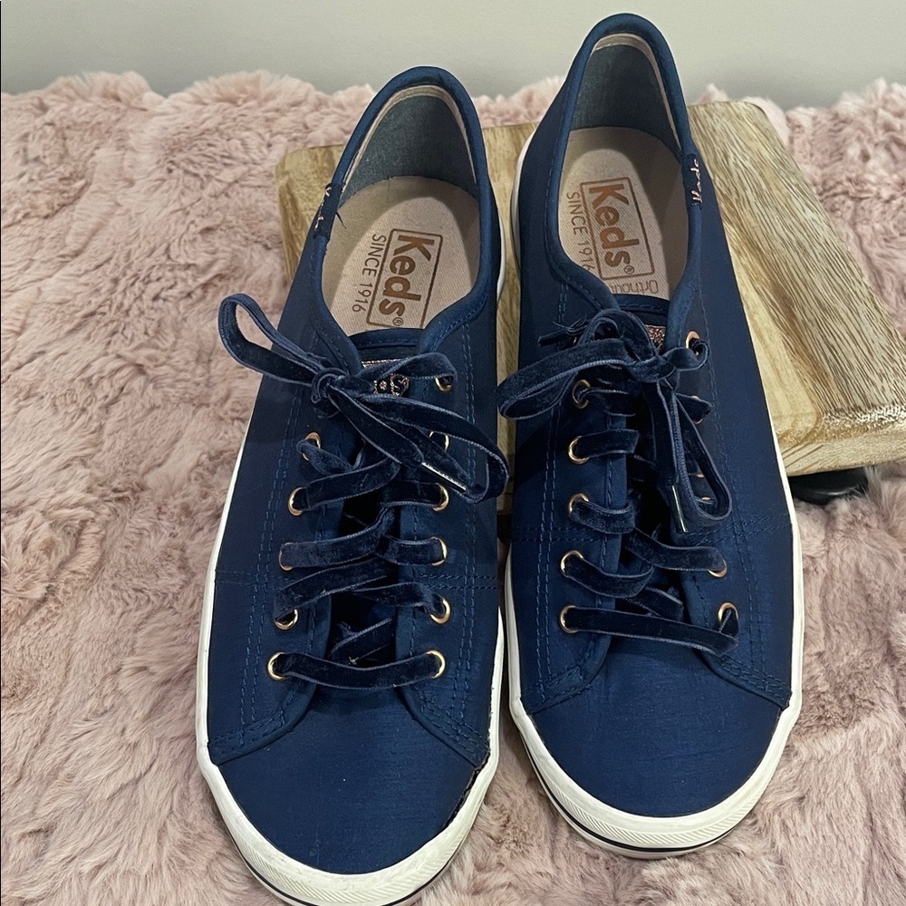 Keds Women’s fancy silk Navy Blue sneakers, velvet laces, size 6.5 - Picture 7 of 8